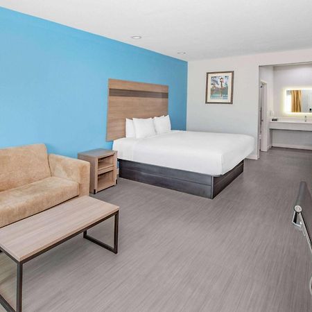 Baymont By Wyndham Freeport Texas Hotel Buitenkant foto