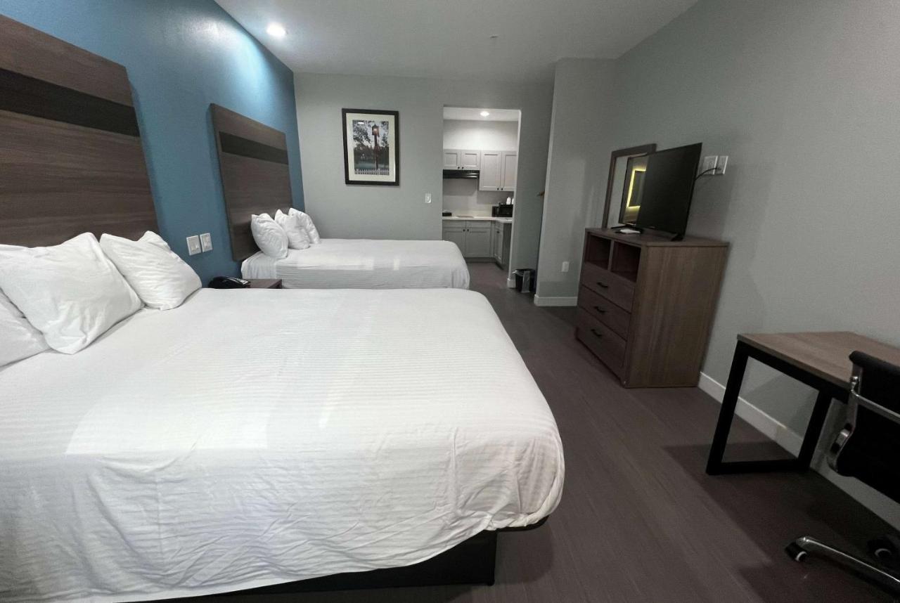 Baymont By Wyndham Freeport Texas Hotel Buitenkant foto