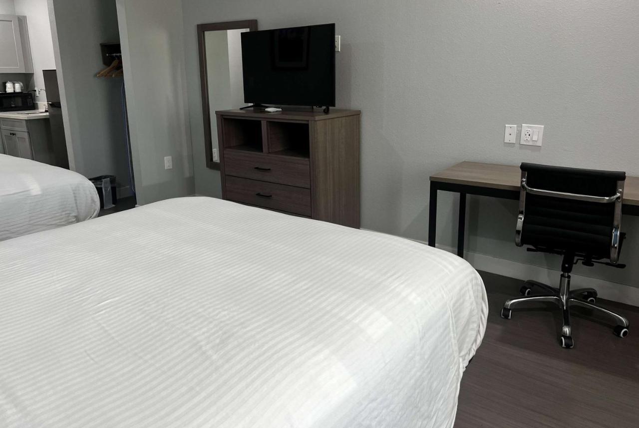 Baymont By Wyndham Freeport Texas Hotel Buitenkant foto