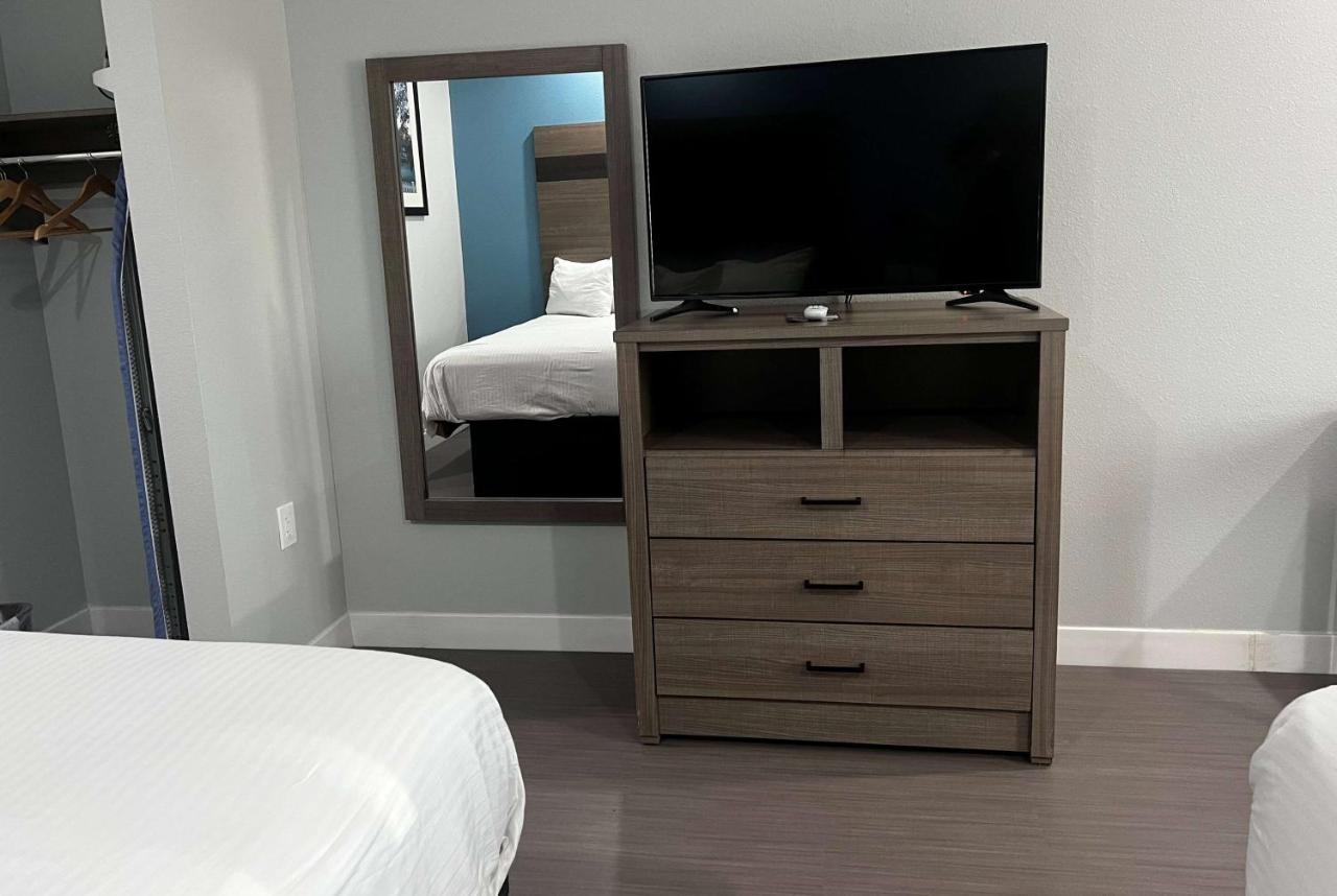 Baymont By Wyndham Freeport Texas Hotel Buitenkant foto