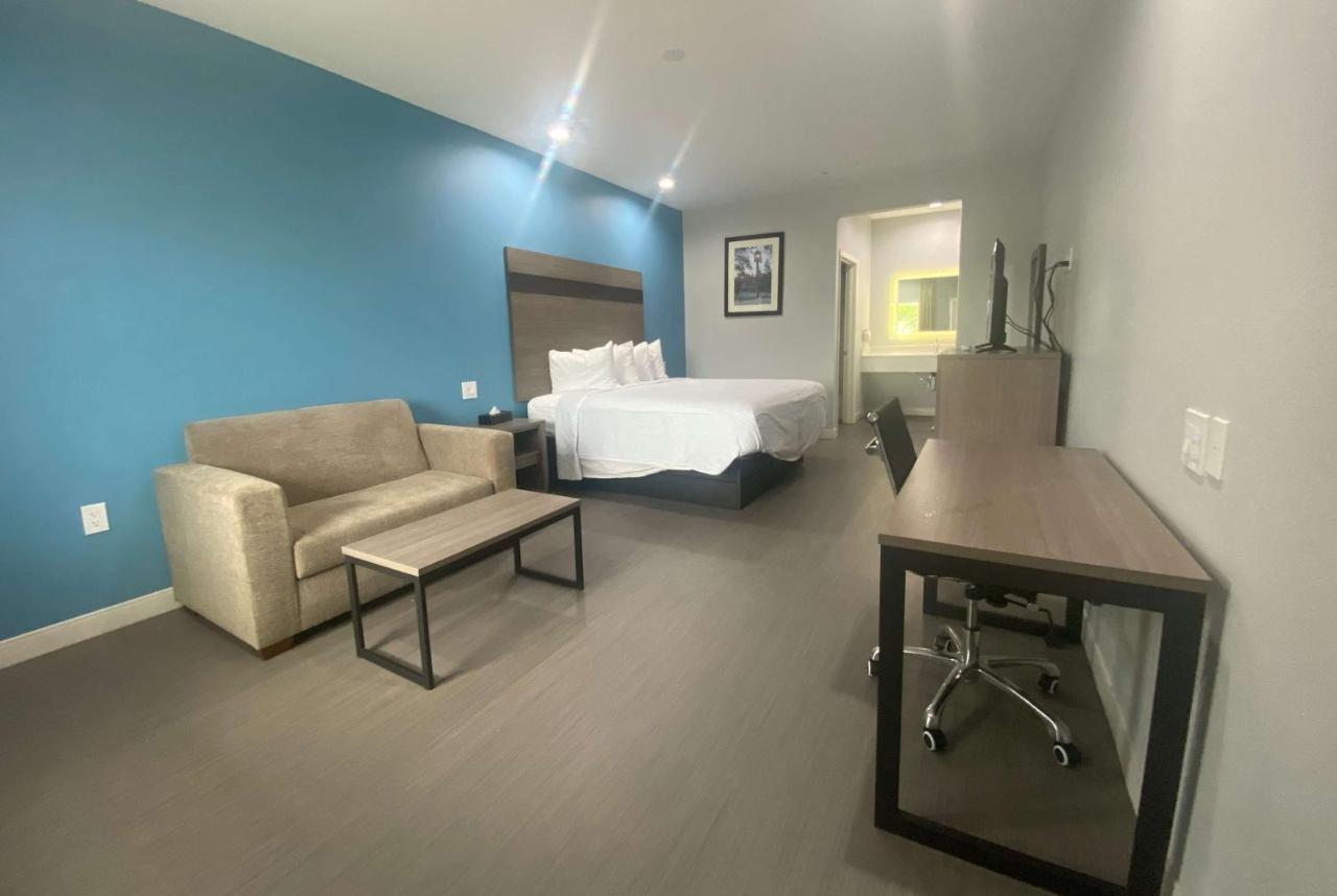 Baymont By Wyndham Freeport Texas Hotel Buitenkant foto