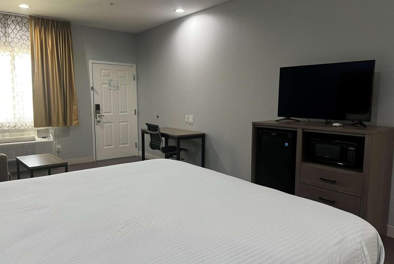 Baymont By Wyndham Freeport Texas Hotel Buitenkant foto