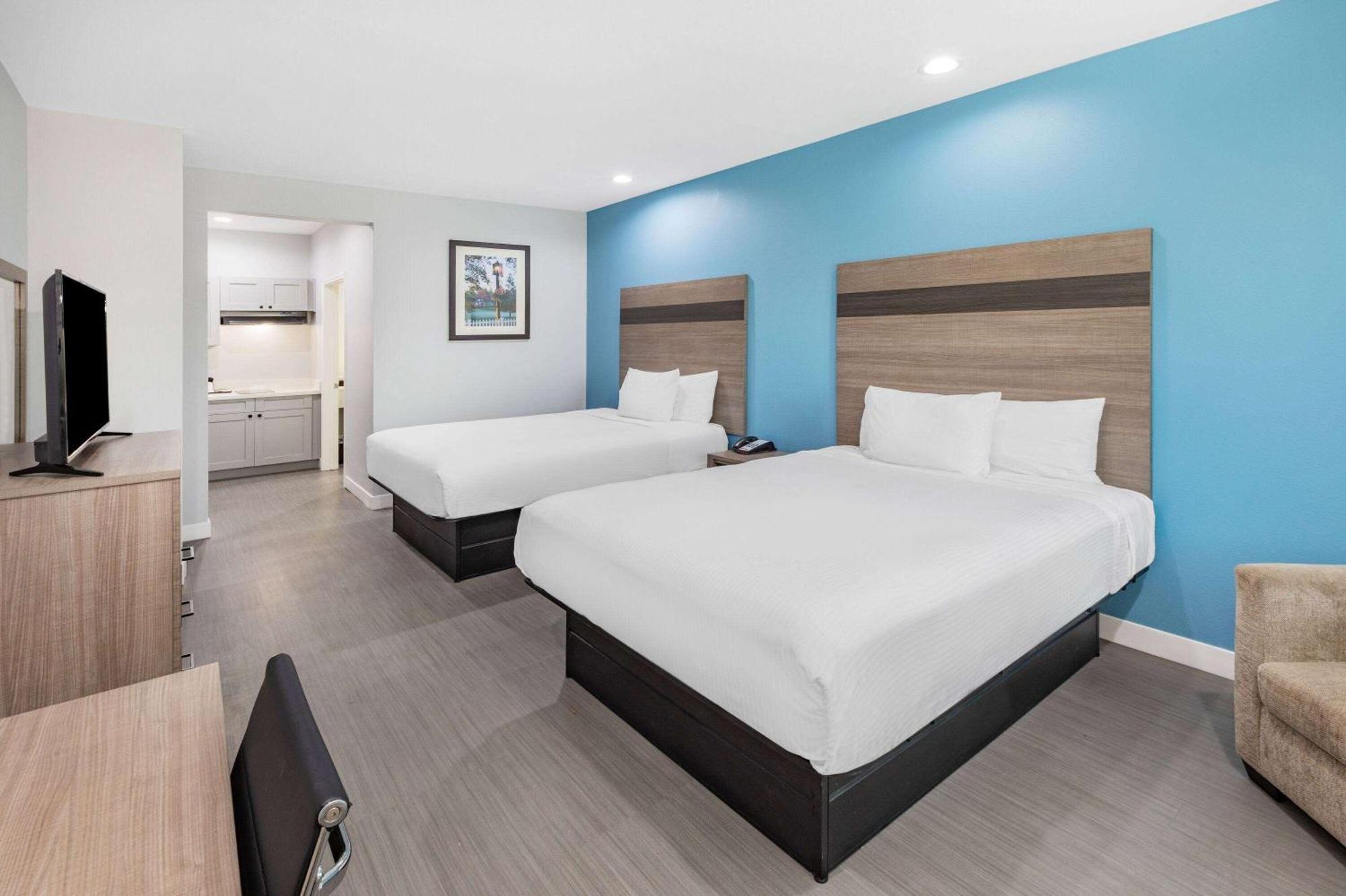 Baymont By Wyndham Freeport Texas Hotel Buitenkant foto