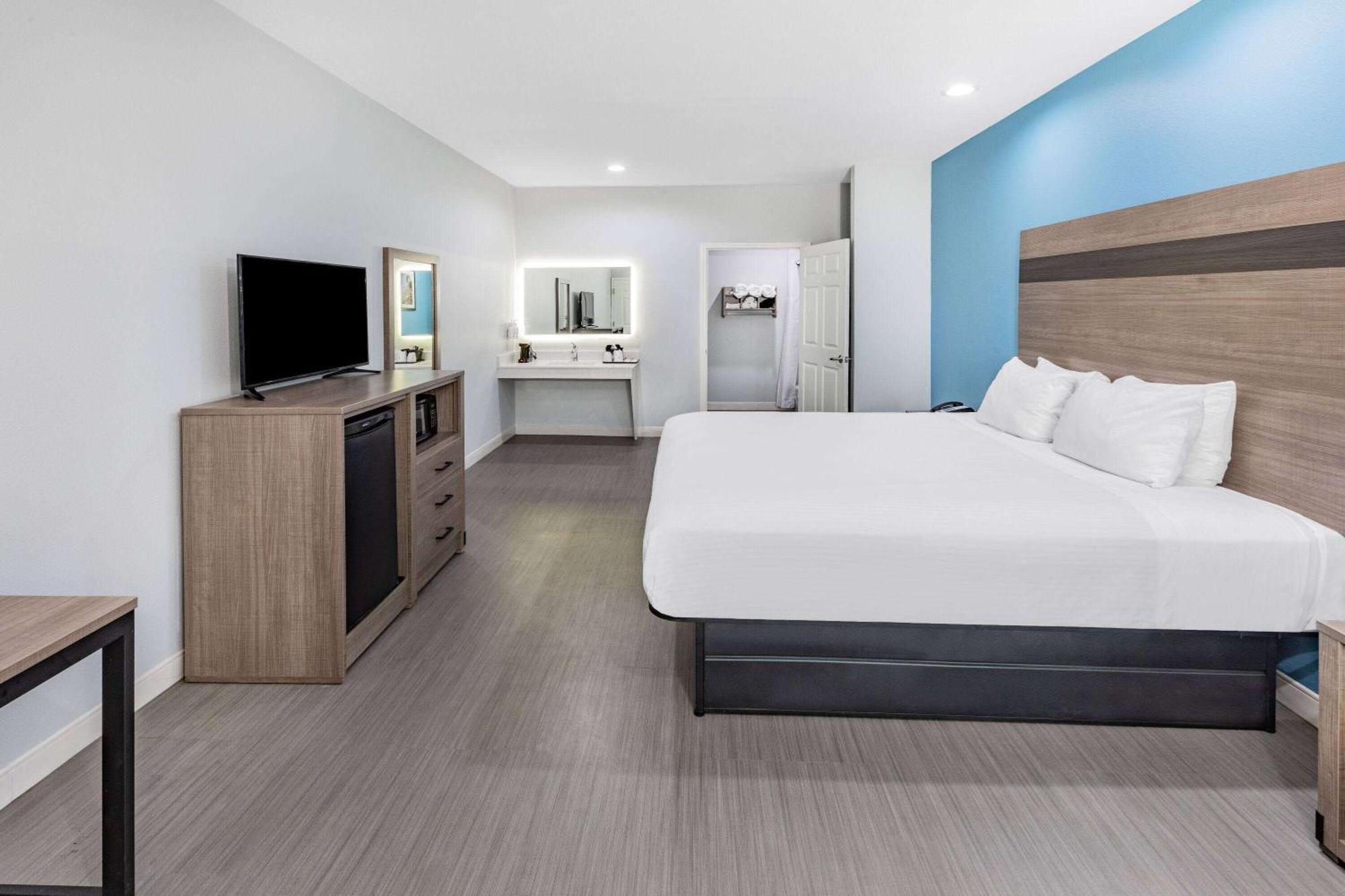 Baymont By Wyndham Freeport Texas Hotel Buitenkant foto