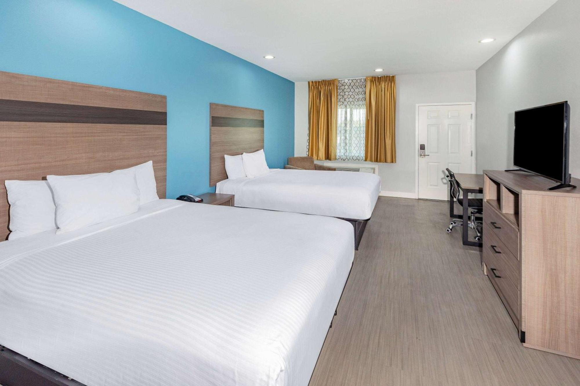 Baymont By Wyndham Freeport Texas Hotel Buitenkant foto
