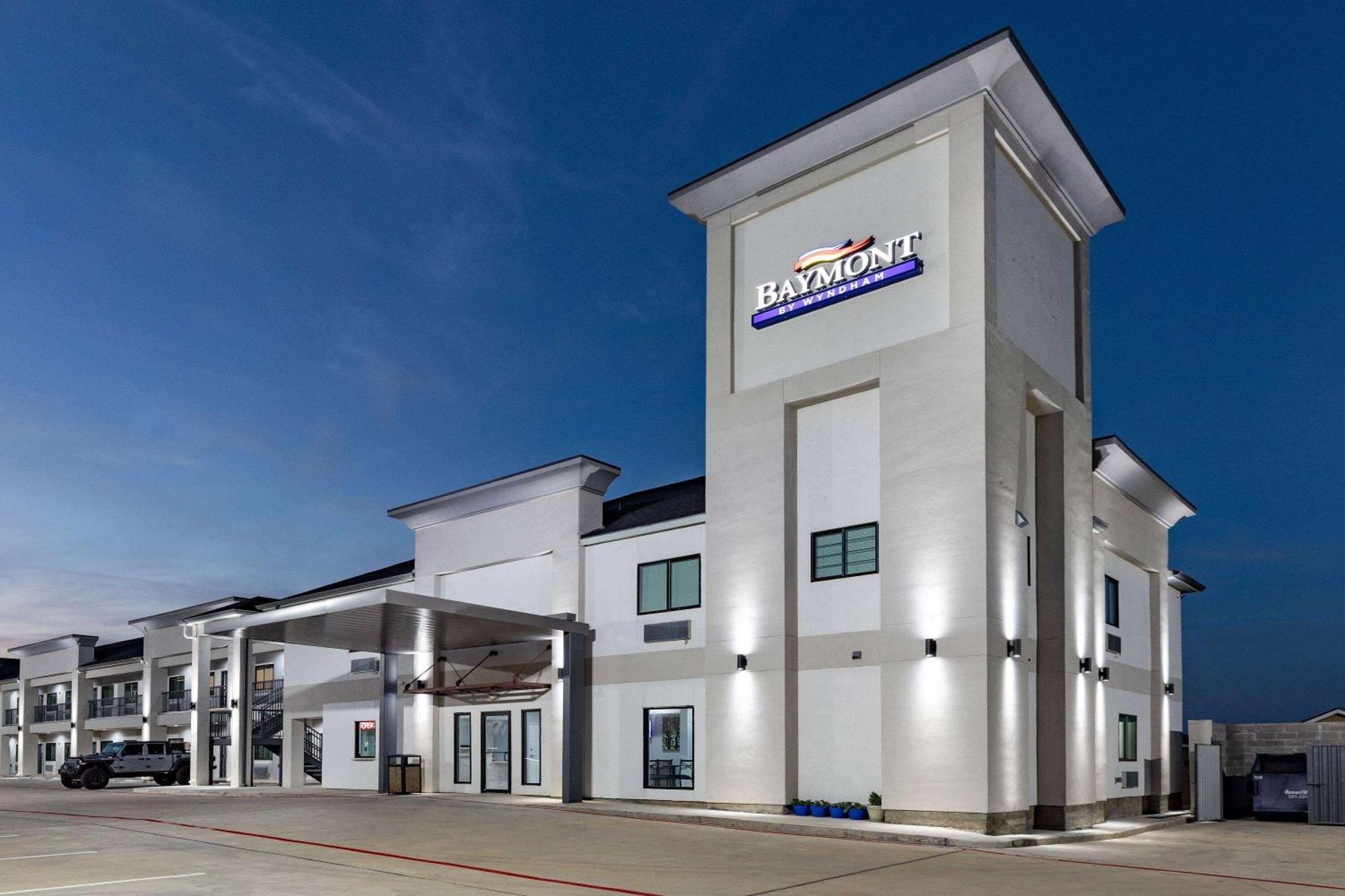 Baymont By Wyndham Freeport Texas Hotel Buitenkant foto